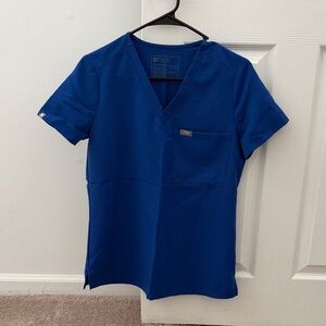 Figs Catarina top in Winning Blue